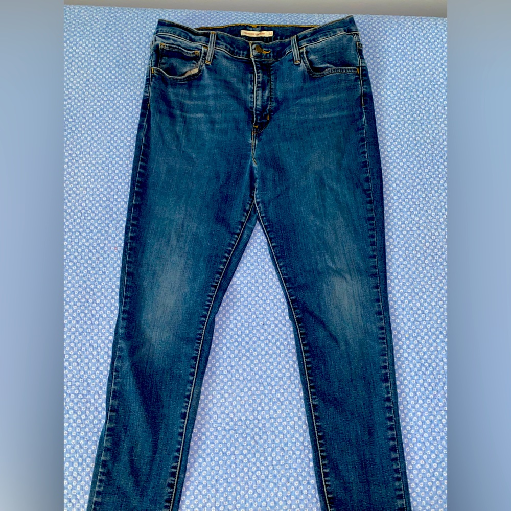 Size 14 light and stretchy Levi’s